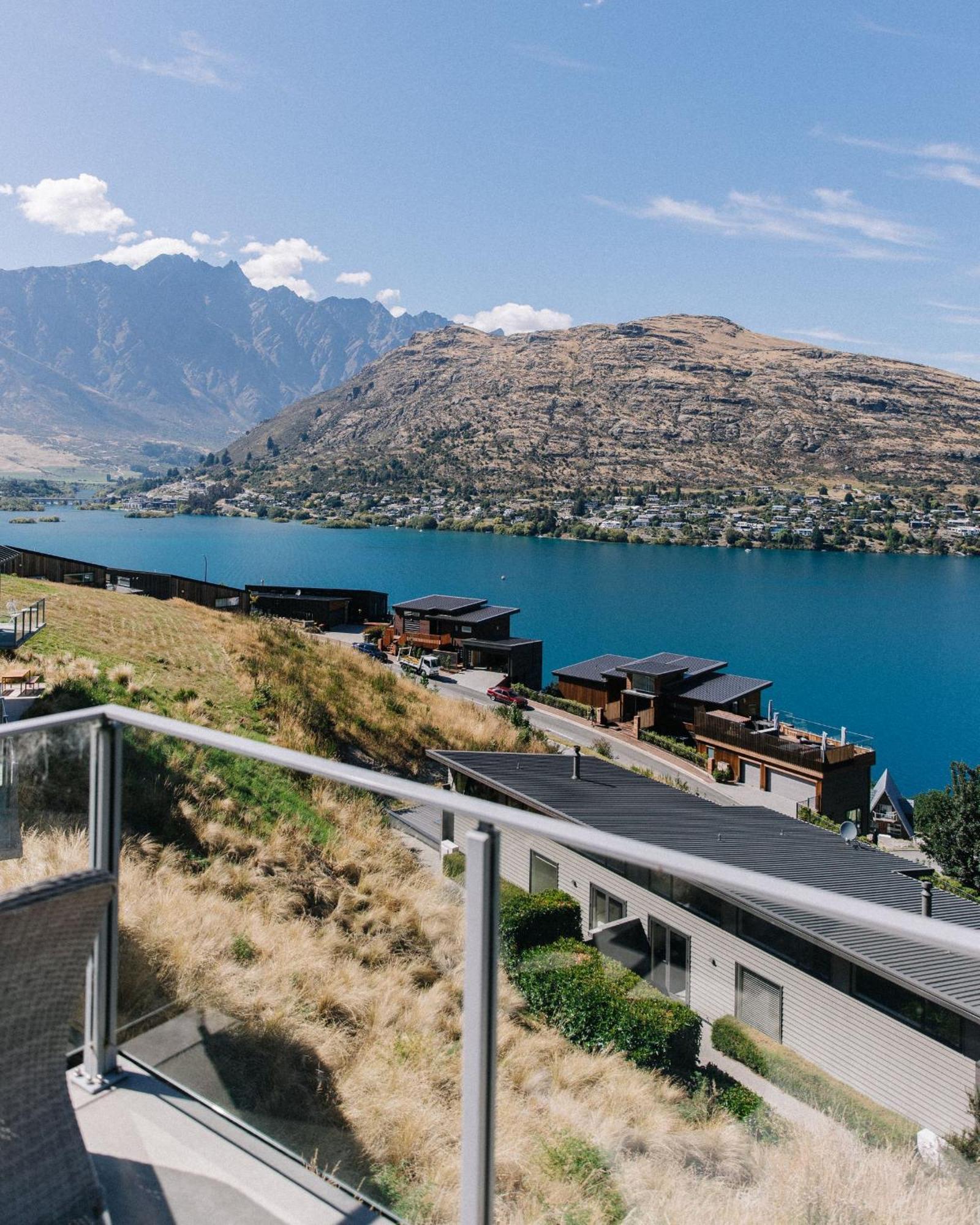 Bluewater Views Villa Queenstown Bagian luar foto